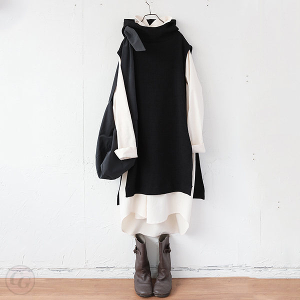 黑色針織+白色連衣裙