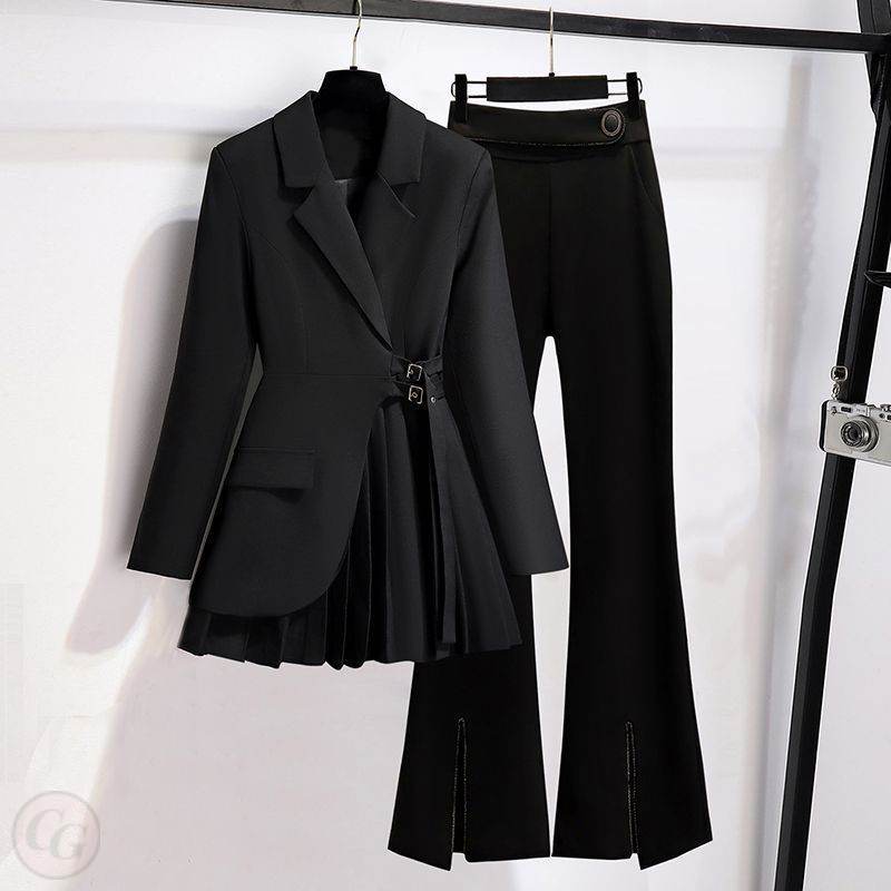 黑色西裝外套+黑色寬褲/套裝